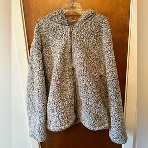 Size L fuzzy sweatshirt